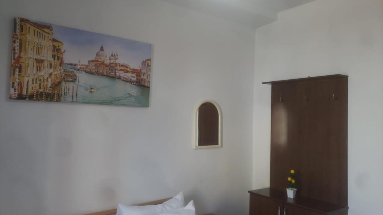 Hostel Split Rock تيرانا المظهر الخارجي الصورة